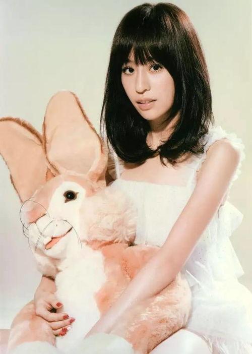 娱乐圈吃瓜王心凌小说,娱乐圈的甜蜜风暴