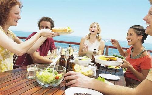 王可乐麻麻吃瓜娱乐版,吃瓜娱乐背后的温馨故事